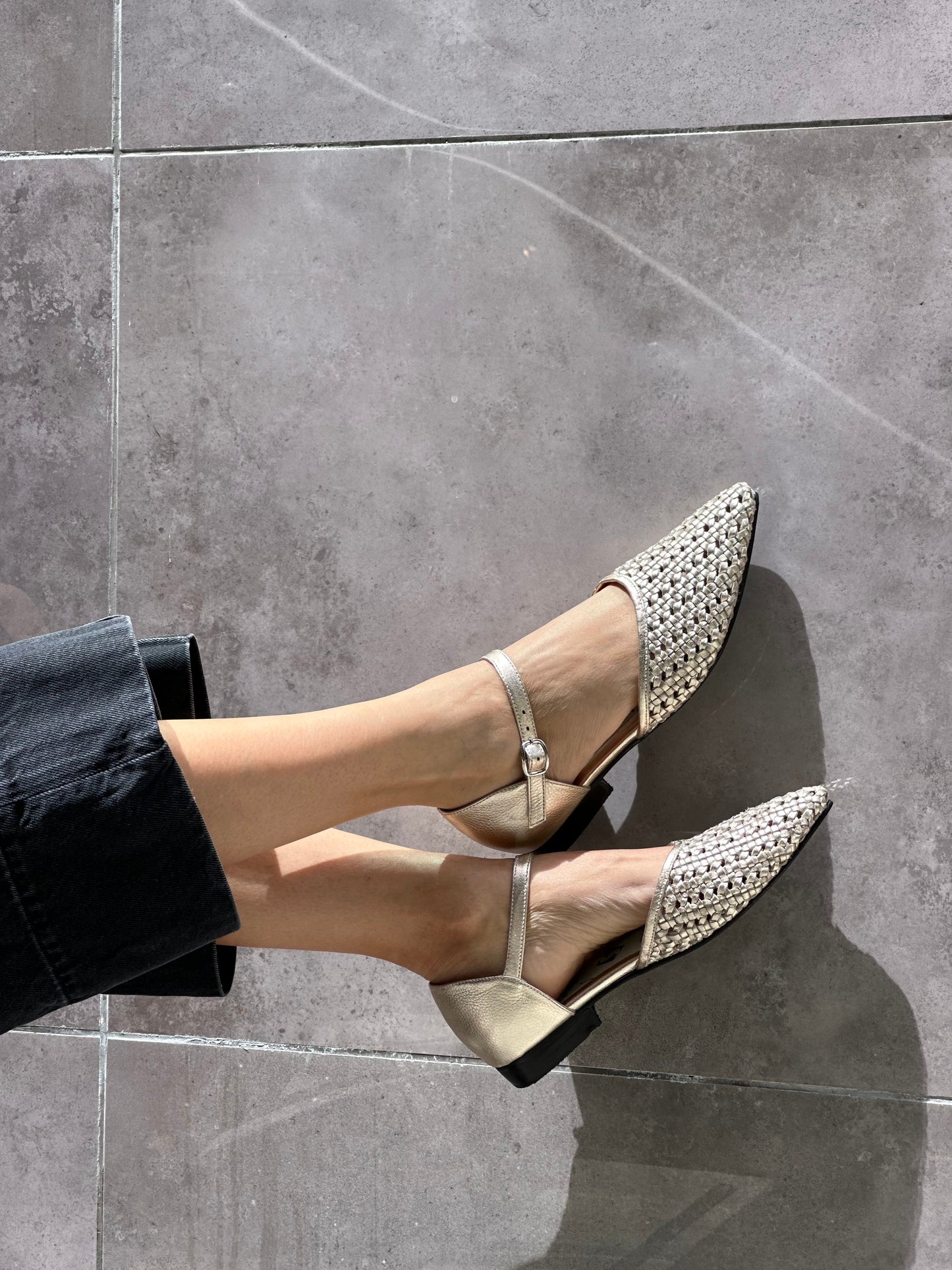 SOFIA CUERO TEJIDO A MANO